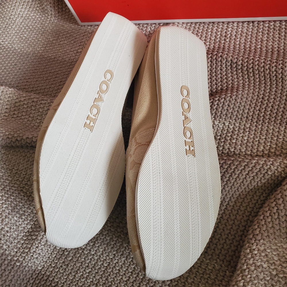 Authentic Classic Coach Slip Ons Size 6 - Picture 4 of 6